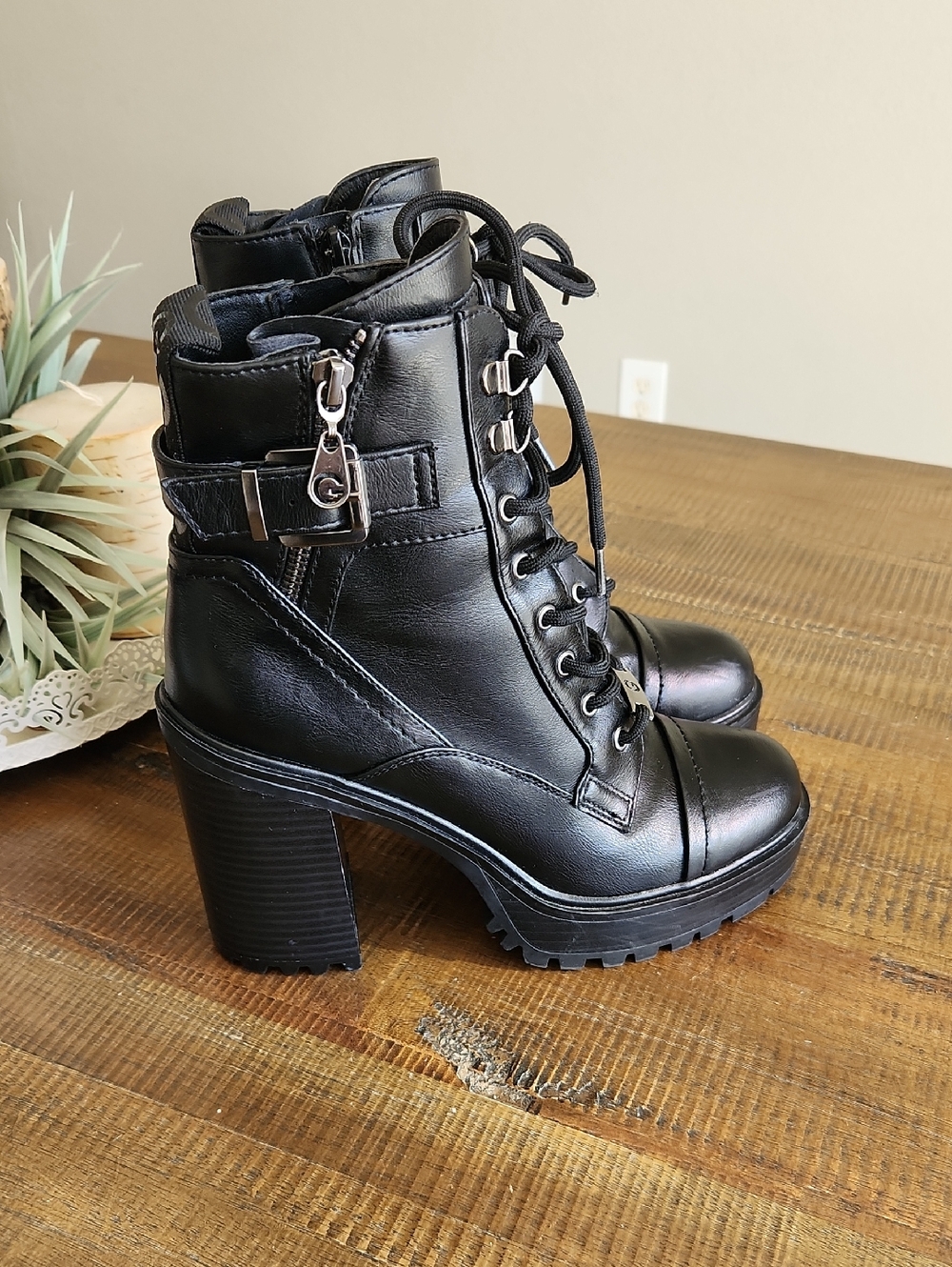 GBG Los Angeles G By GUESS Black Lace-Up Heeled Combat Boots Womens SZ 7.5